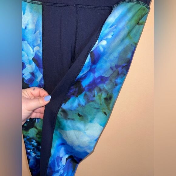Athleta Navy Abstract Floral Print Activewear Leggings Size XS - Picture 2 of 5
